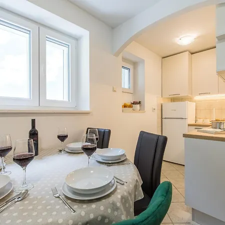 No.3 Διαμέρισμα