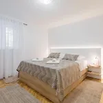 Apartament No.3 *