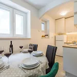 No.3 Apartament
